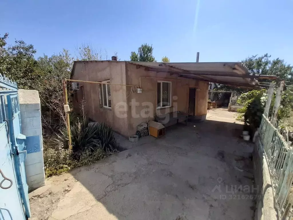 Дом в Крым, Сакский район, Митяевское с/пос, с. Шелковичное ул. Дружбы ... - Фото 1