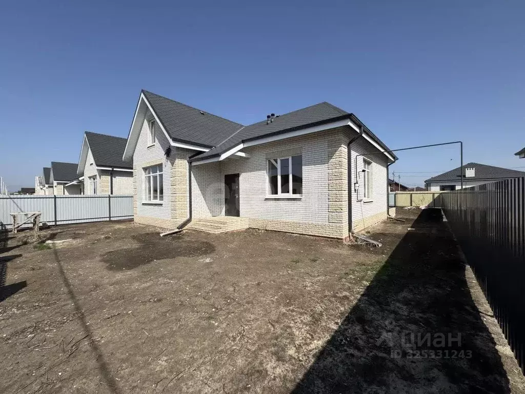 Дом в Ростовская область, Неклиновский район, Новобессергеневское ... - Фото 1