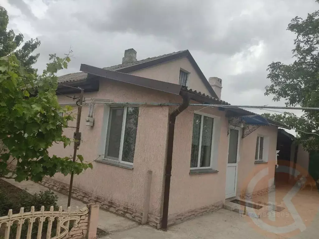 Дом в Крым, Сакский район, с. Добрушино ул. Гагарина, 36 (50 м) - Фото 1