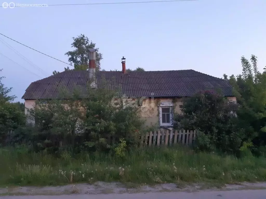 Дом в село Большой Хомутец, Лесная улица (65 м) - Фото 1
