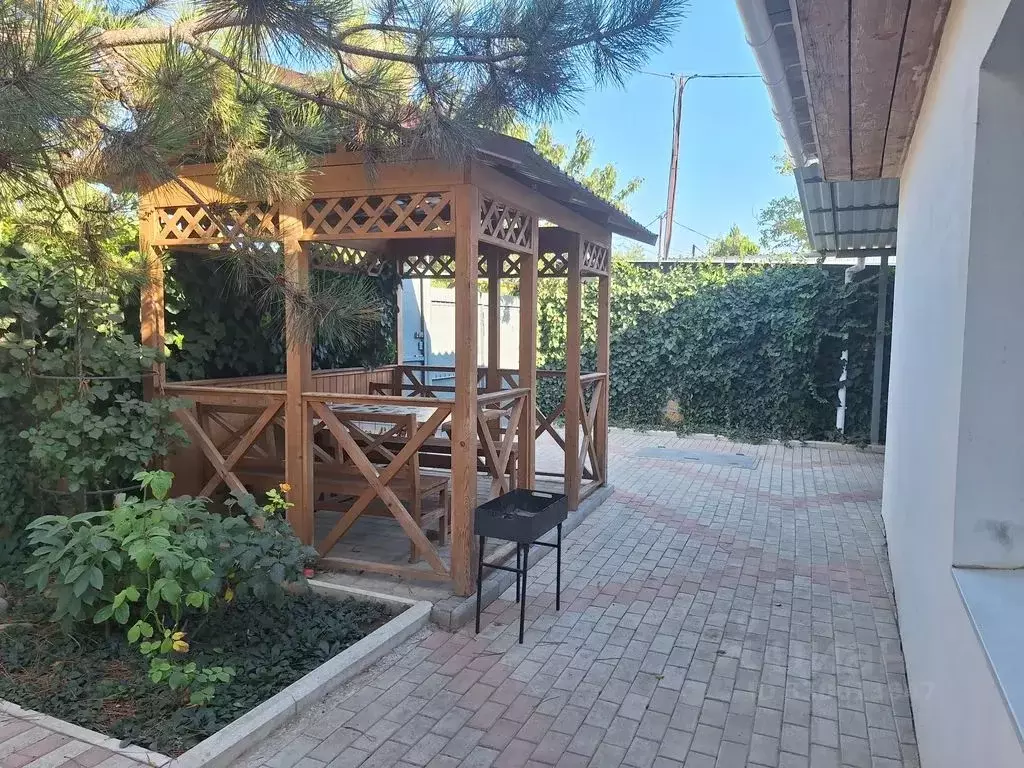 Дом в Крым, Евпатория городской округ, Заозерное пгт ул. Олега ... - Фото 1