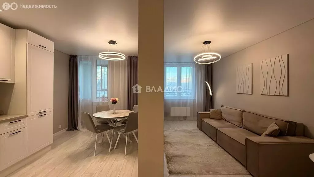 3-комнатная квартира: посёлок городского типа Новоивановское, бульвар ... - Фото 1