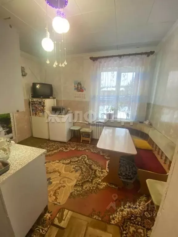 Дом в Красноярский край, Ермаковский сельсовет, с. Ермаковское ул. ... - Фото 1