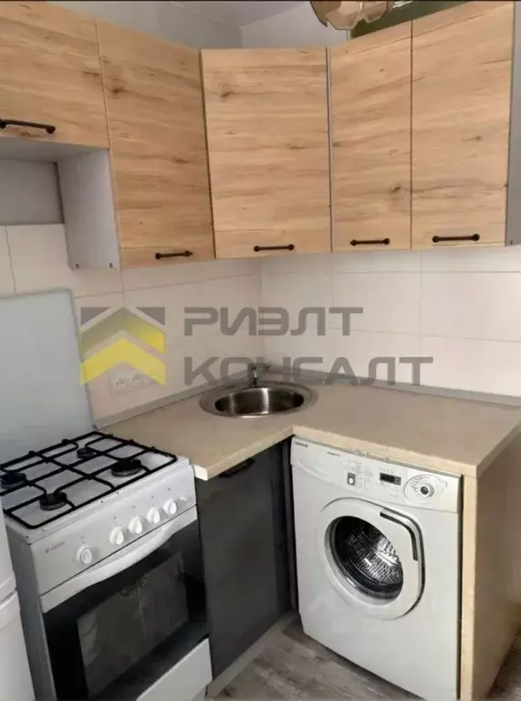 1-к кв. Омская область, Омск просп. Космический, 16 (31.0 м) - Фото 1