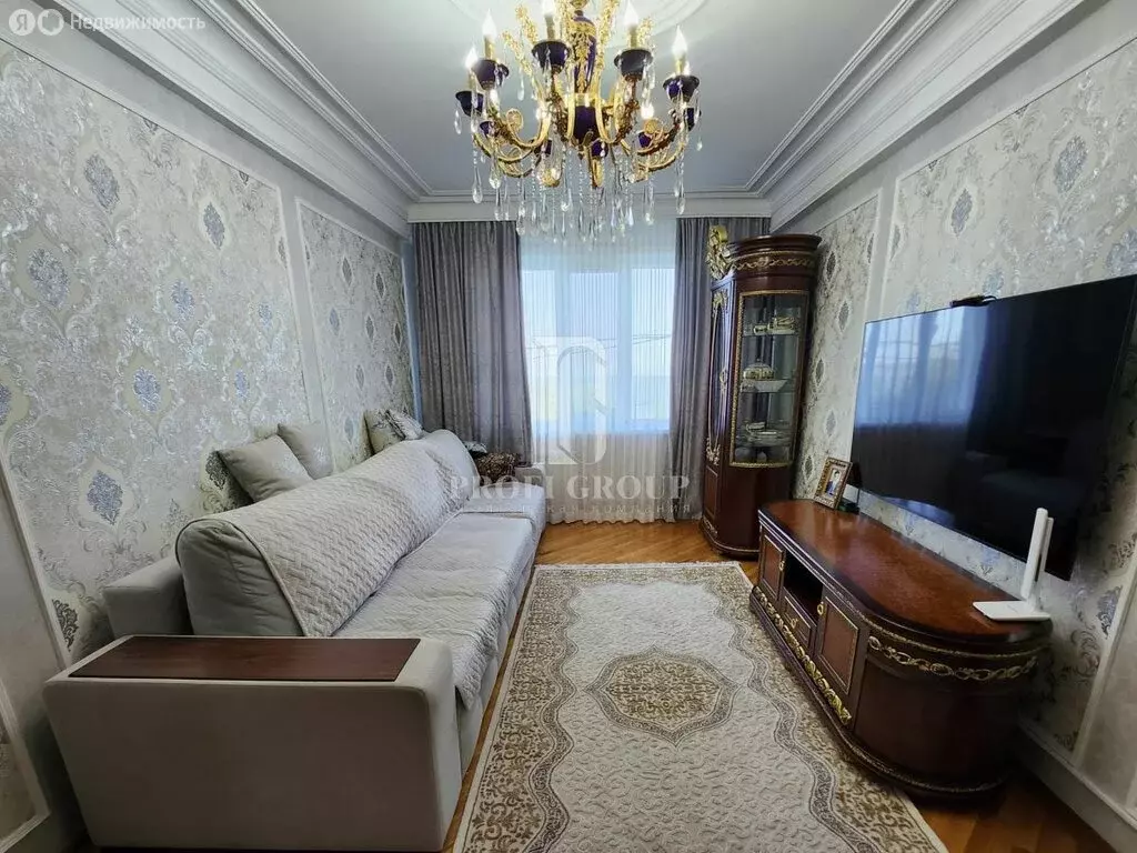 3-комнатная квартира: Махачкала, улица Ахмедхана Абу-Бакара, 31 (70 м) - Фото 1