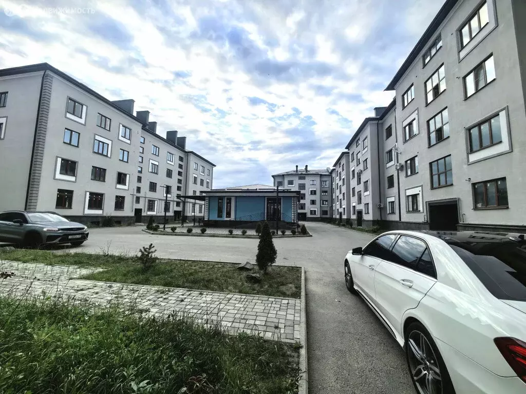2-комнатная квартира: Нарткала, улица Маяковского, 1 (70.1 м) - Фото 1