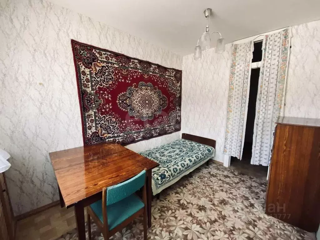 2-к кв. Псковская область, Печоры Заводская ул., 3б (43.8 м) - Фото 0