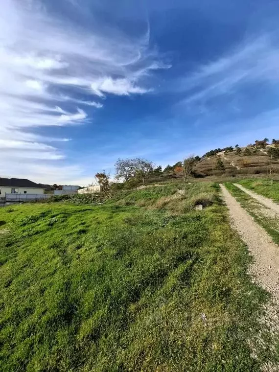 Участок в Крым, Симферопольский район, Перовское с/пос, с. Молочное ... - Фото 1