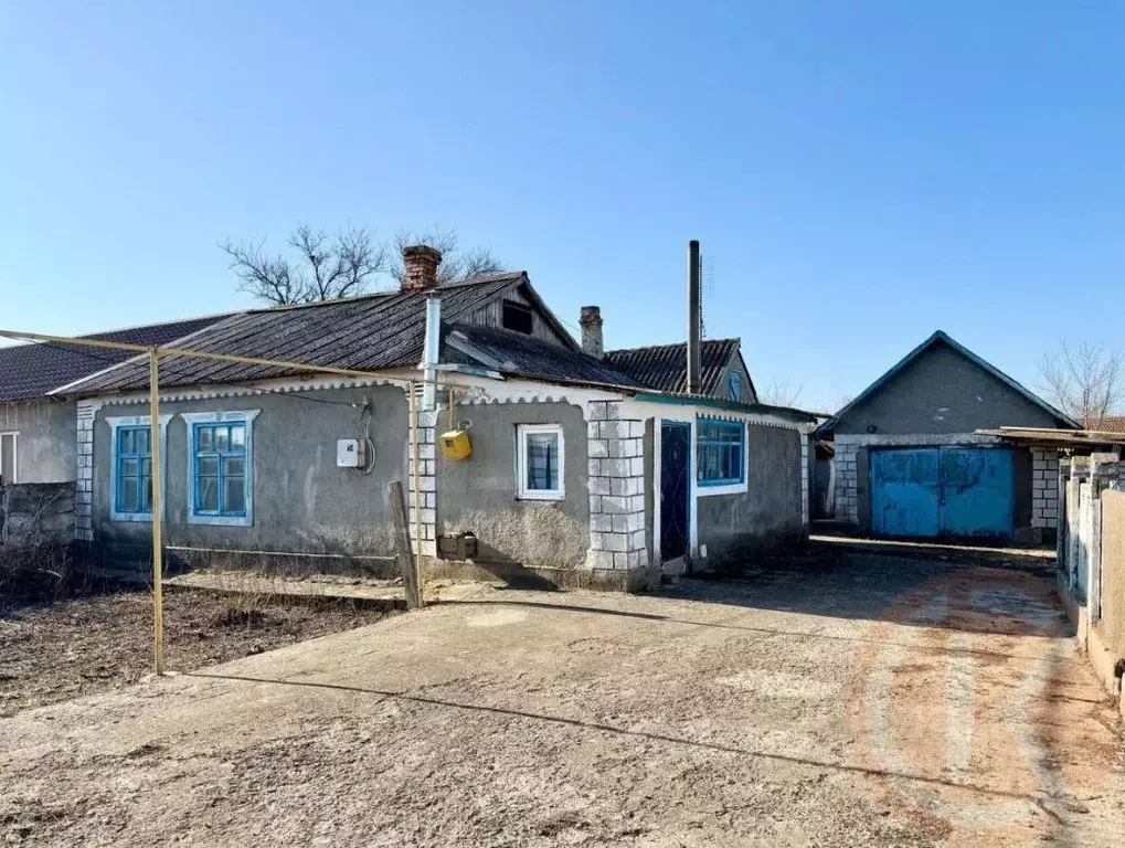 Дом в Крым, Сакский район, Охотниковское с/пос, с. Рунное ул. ... - Фото 1