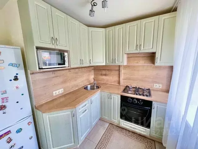 2-к кв. Омская область, Омск просп. Космический, 7 (43.3 м) - Фото 0