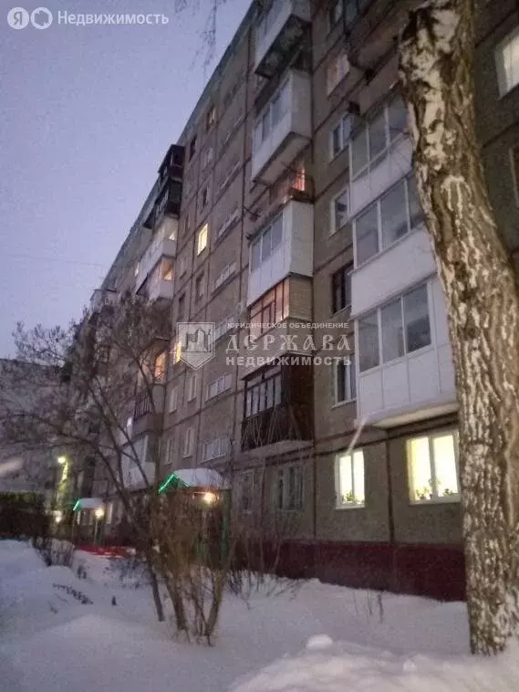 3-комнатная квартира: Кемерово, проспект Ленина, 143 (68.8 м) - Фото 0