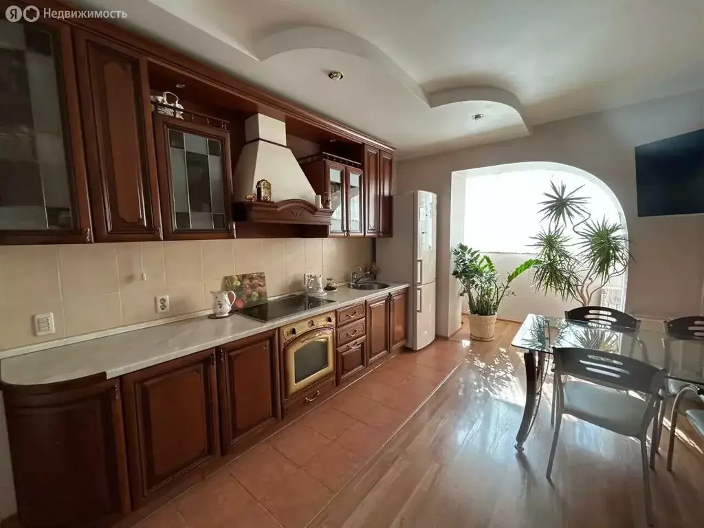 2-комнатная квартира: Астрахань, улица Кирова, 84 (72 м) - Фото 1