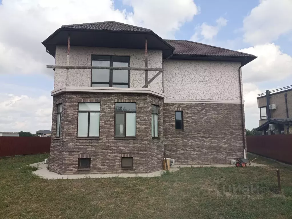 Коттедж в Краснодарский край, Краснодар просп. Римский, 54 (260 м) - Фото 1