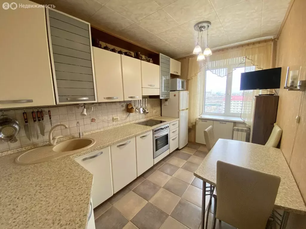 3-комнатная квартира: Тюмень, улица 30 лет Победы, 98 (61.7 м) - Фото 1