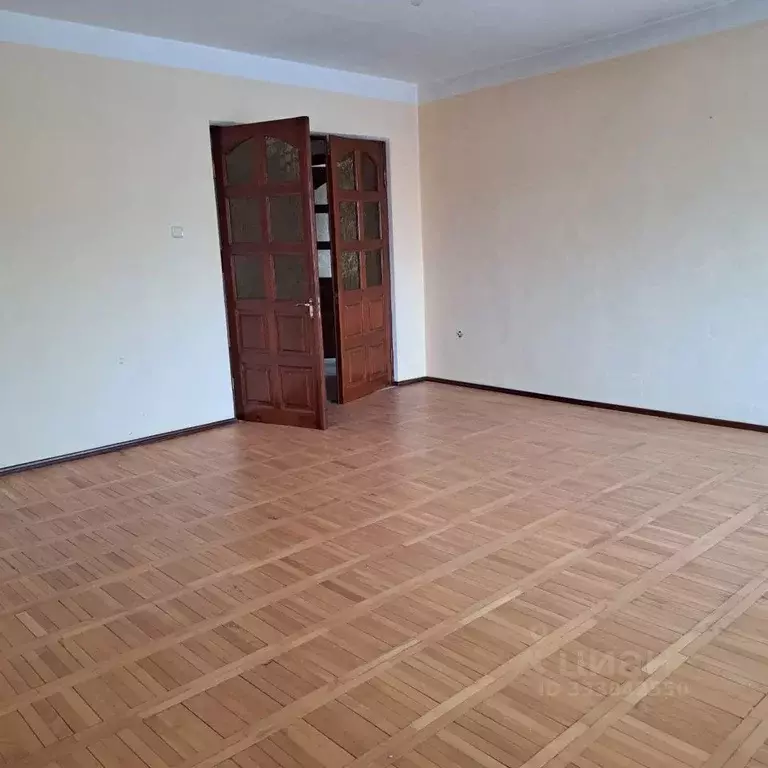 3-к кв. Тюменская область, Тюмень ул. Кирова, 6 (221.8 м) - Фото 2