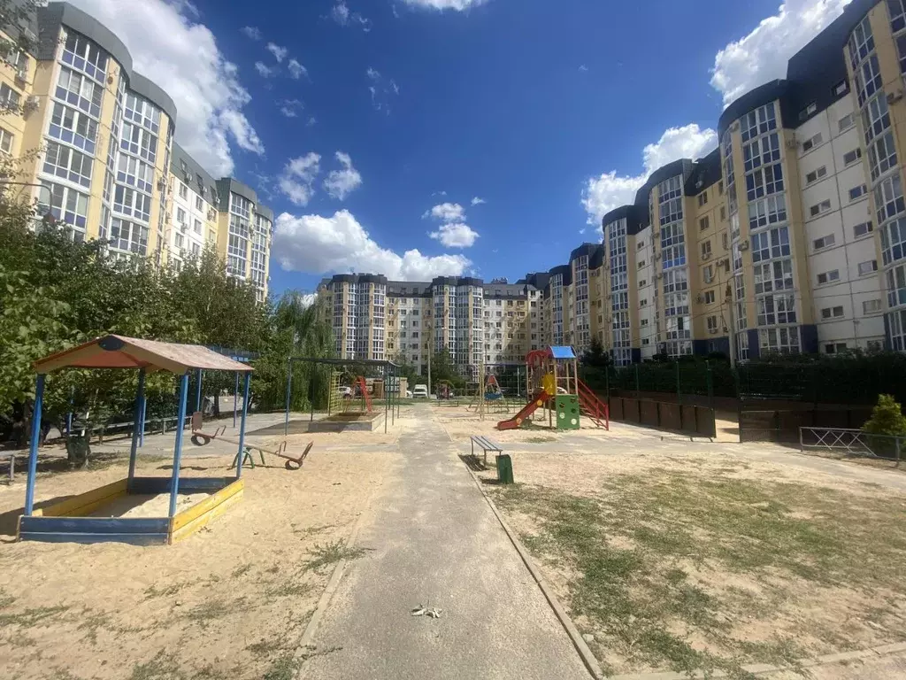3-к кв. Волгоградская область, Волгоград ул. Имени Ивана Морозова, 9 ... - Фото 0