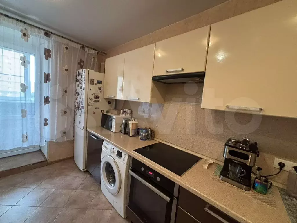 2-к. квартира, 58 м, 2/13 эт. - Фото 0