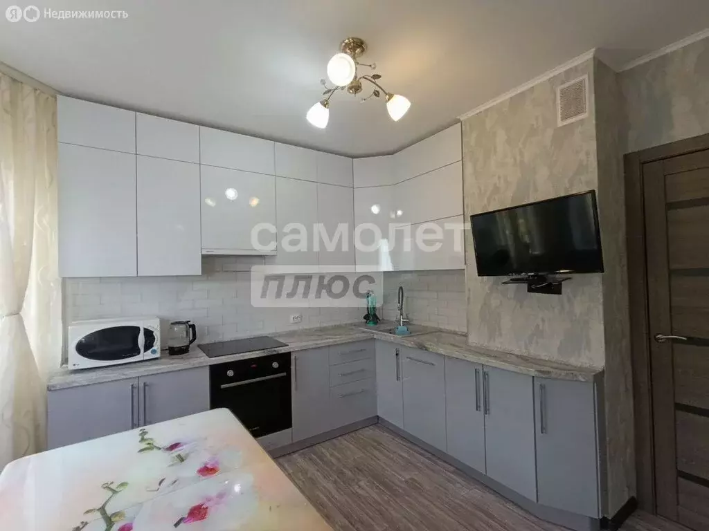2-комнатная квартира: Курск, проспект Анатолия Дериглазова, 111 (56 м) - Фото 1