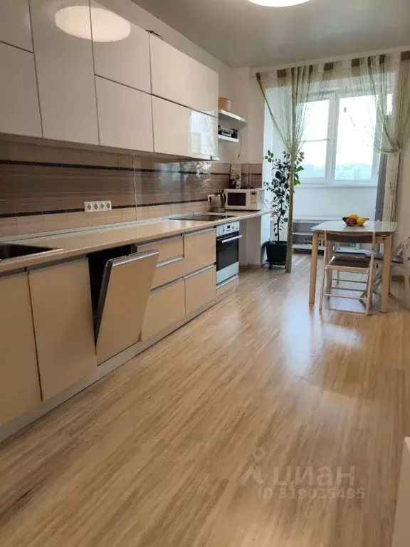 2-к кв. Башкортостан, Уфа ул. Набережная реки Уфы, 71 (66.0 м) - Фото 0