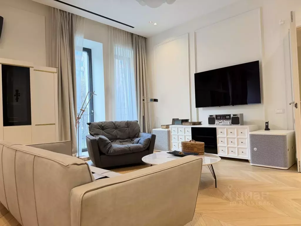 3-к кв. Москва ул. Плющиха, 37 (200.0 м) - Фото 1