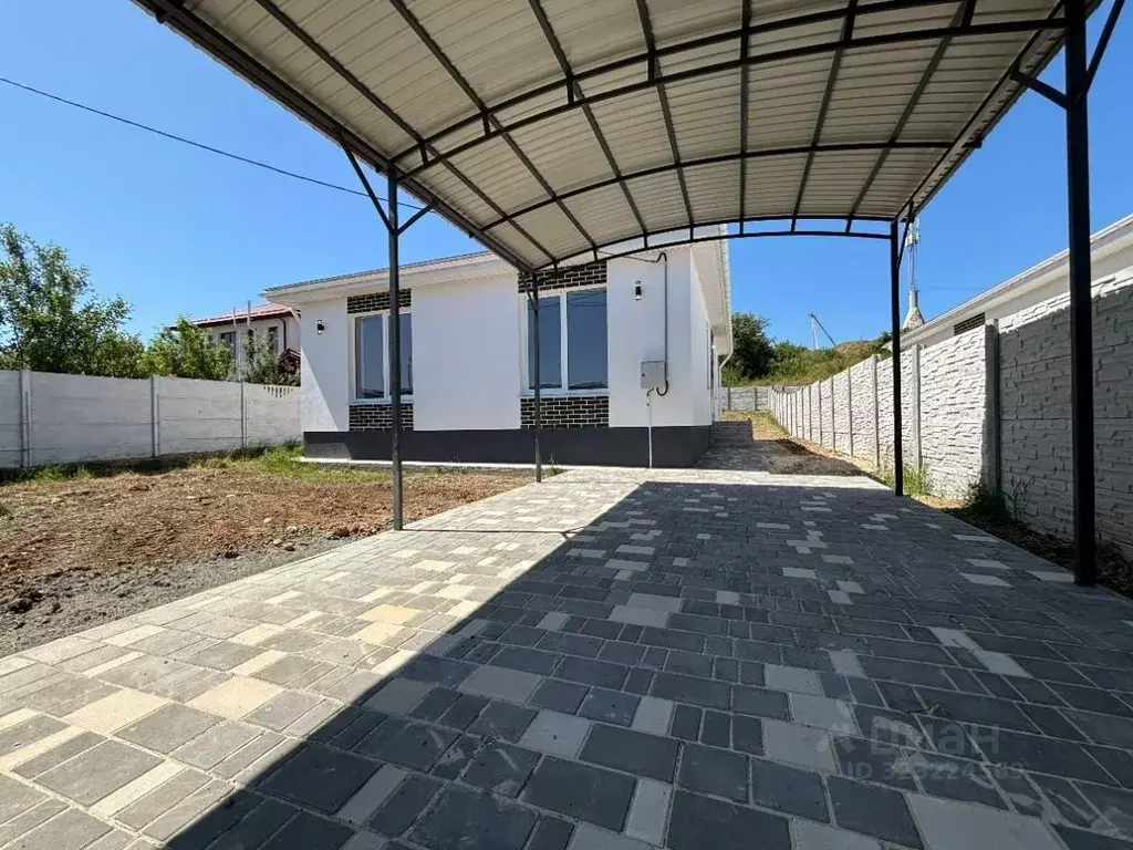 Дом в Крым, Симферопольский район, Добровское с/пос, с. Пионерское ул. ... - Фото 1