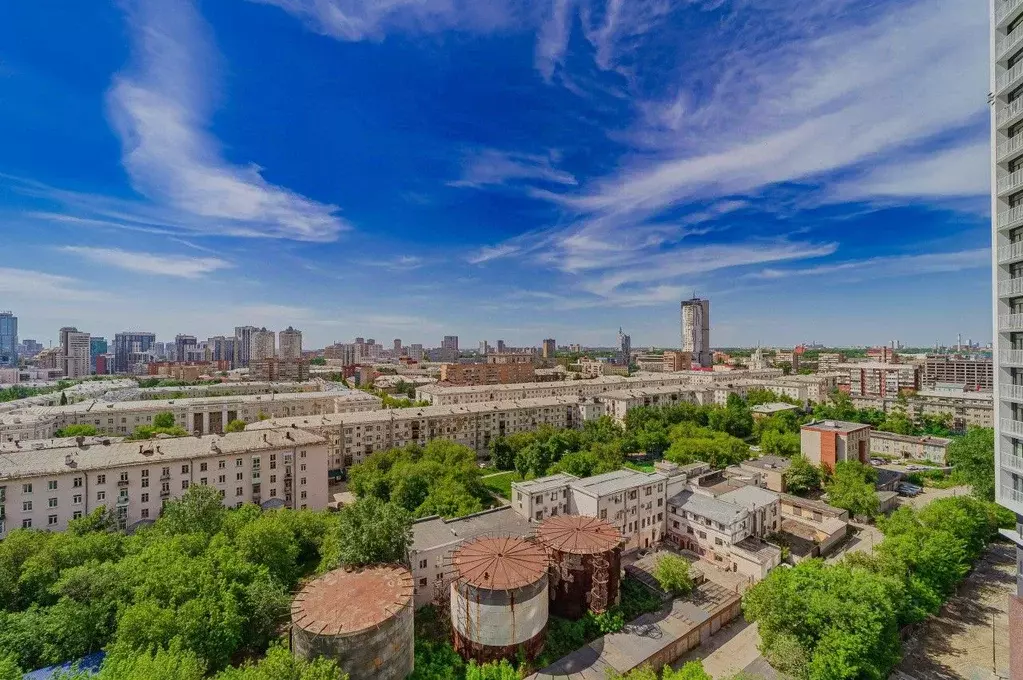 3-к кв. Свердловская область, Екатеринбург ул. Свердлова, 32Б (73.0 м) - Фото 0