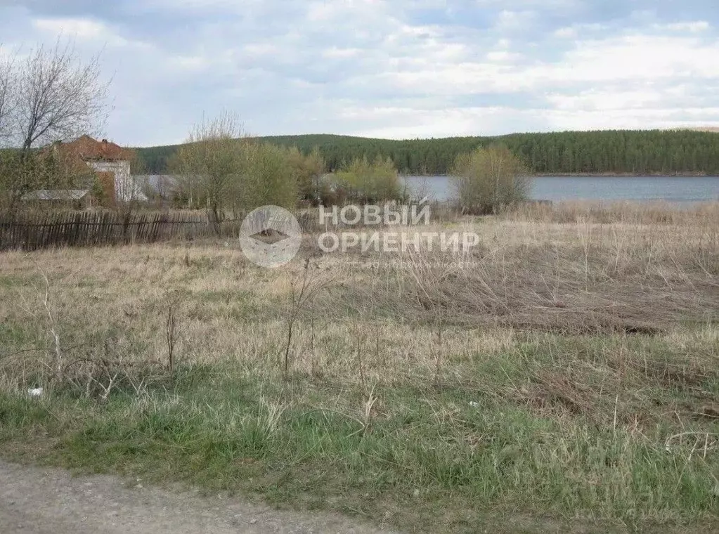 Участок в Свердловская область, Ревда ул. Апрельская (9.86 сот.) - Фото 0