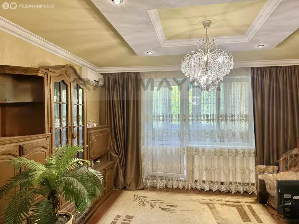 3-комнатная квартира: Майкоп, улица Михайлова, 1 (73 м) - Фото 0