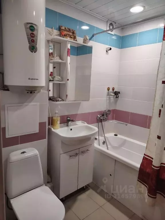 3-к кв. Омская область, Омск ул. Рабиновича, 132/134 (58.1 м) - Фото 0