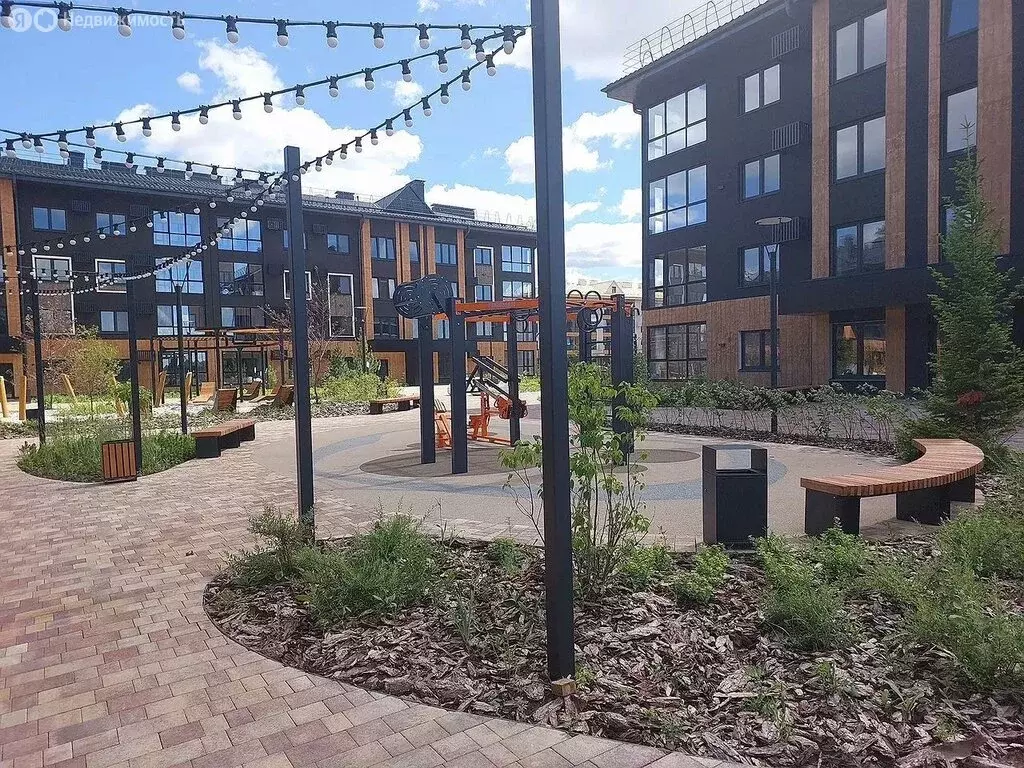 1-комнатная квартира: Тюмень, улица Игоря Комиссарова, 2 (52 м) - Фото 1