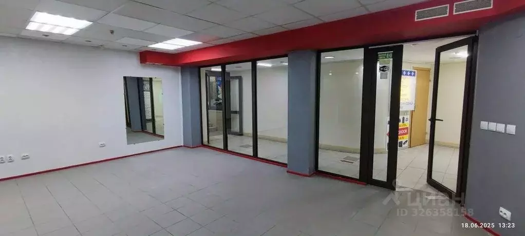 Торговая площадь в Крым, Симферополь просп. Кирова, 29/1 (50 м) - Фото 1