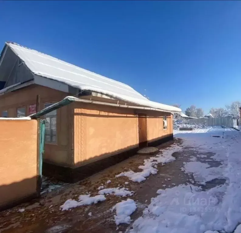 дом в астраханская область, ахтубинск ул. суворова, 3 (99 м) - Фото 1