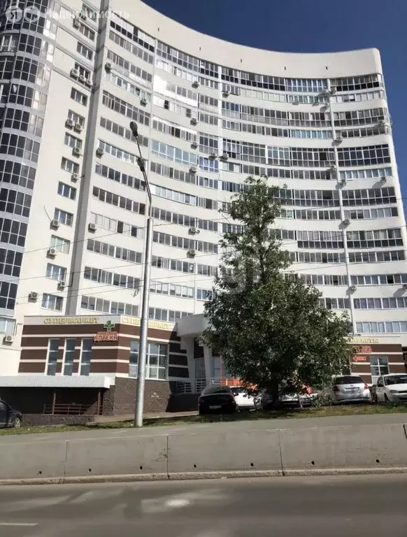 3-комнатная квартира: Уфа, улица Академика Ураксина, 1 (90.7 м) - Фото 0