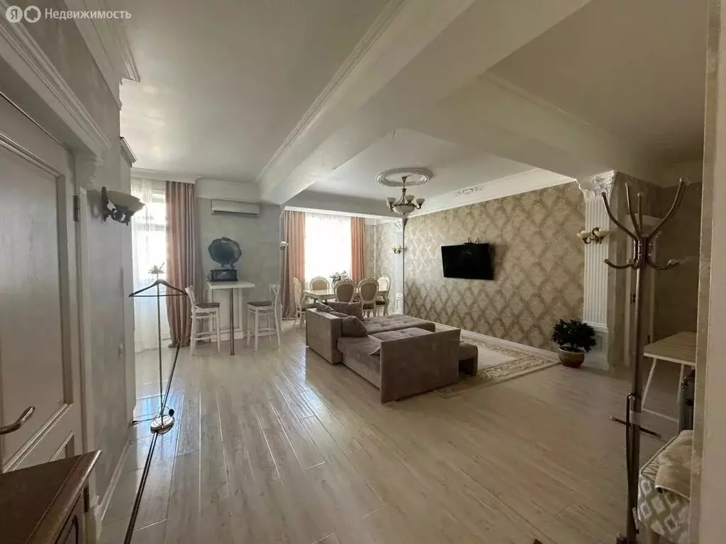Квартира-студия: Каспийск, проспект М. Омарова, 1 (87 м) - Фото 1