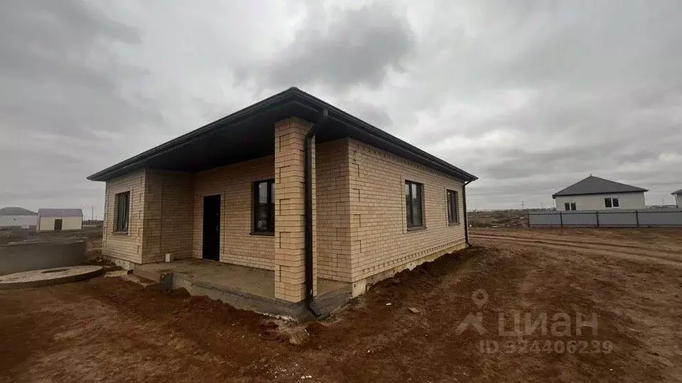 Дом в Астраханская область, Наримановский район, с. Старокучергановка ... - Фото 2