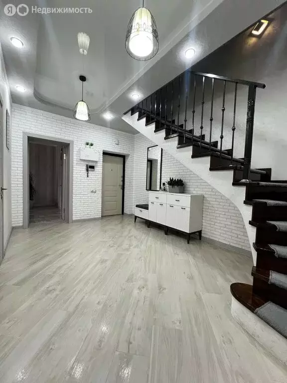 2-комнатная квартира: Владикавказ, улица Генерала Дзусова, 6Г (85.1 м) - Фото 1