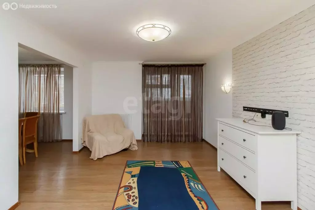 3-комнатная квартира: Тюмень, улица Станислава Карнацевича, 14 (75 м) - Фото 1