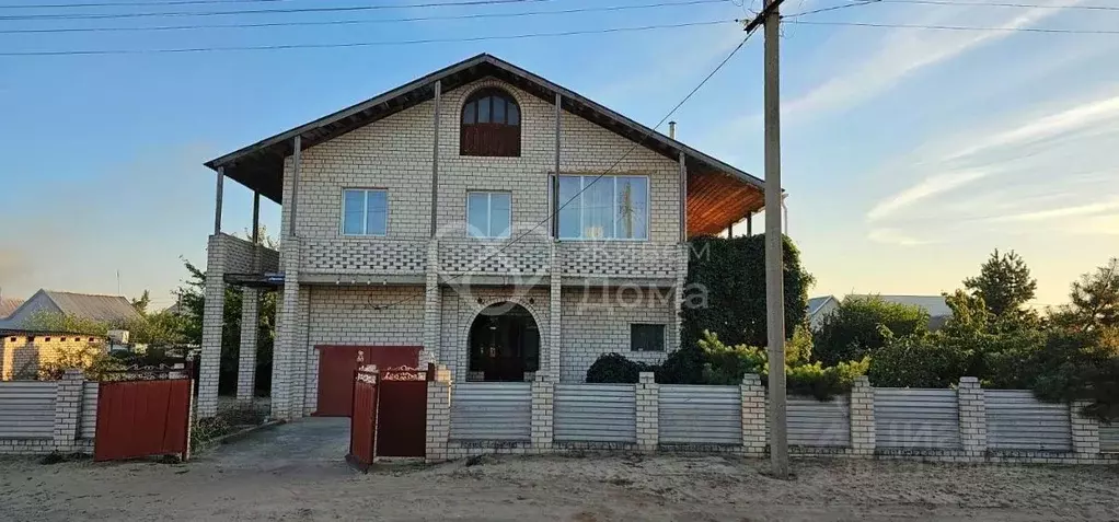 Дом в Волгоградская область, Суровикино ул. Пархоменко (191 м) - Фото 1