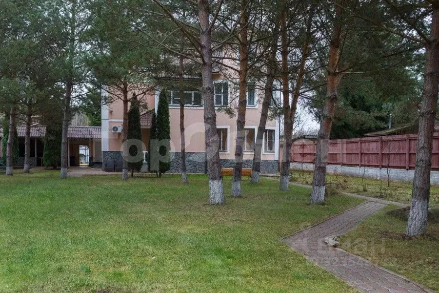 Дом в Москва д. Жуковка, ул. Вишневая, 26 (420 м) - Фото 1