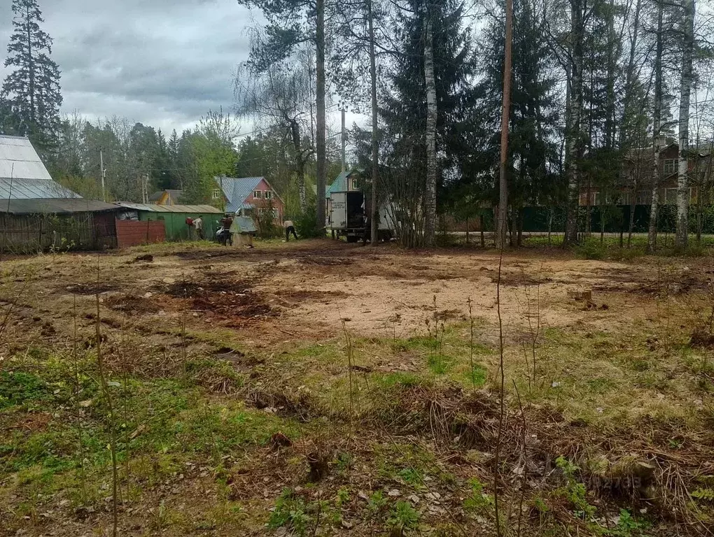 Участок в Ленинградская область, Гатчинский район, Вырица городской ... - Фото 0