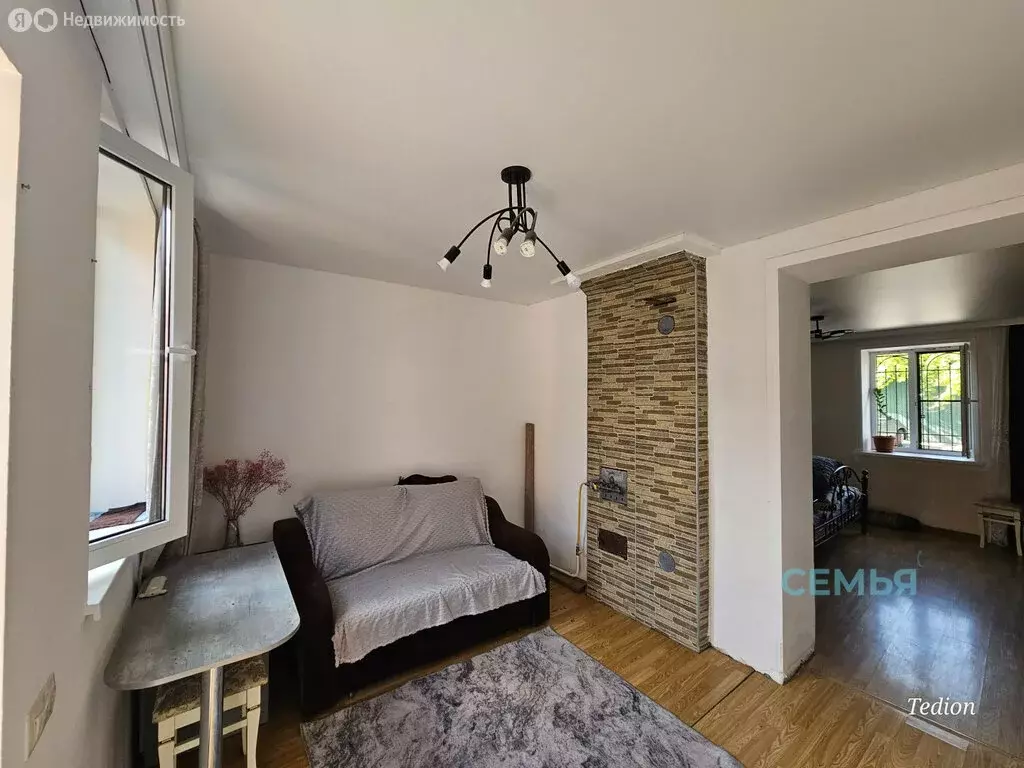 Дом в Владикавказ, улица Братьев Щукиных (50 м) - Фото 1