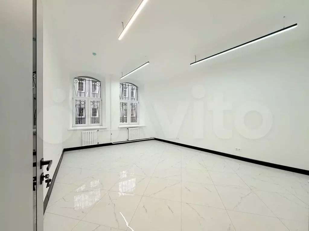 Продаю ПСН у метро Трубная с окном на 1 этаже - Фото 1