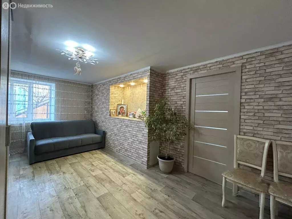 3-комнатная квартира: Астрахань, Розовая улица, 3 (74.2 м) - Фото 0