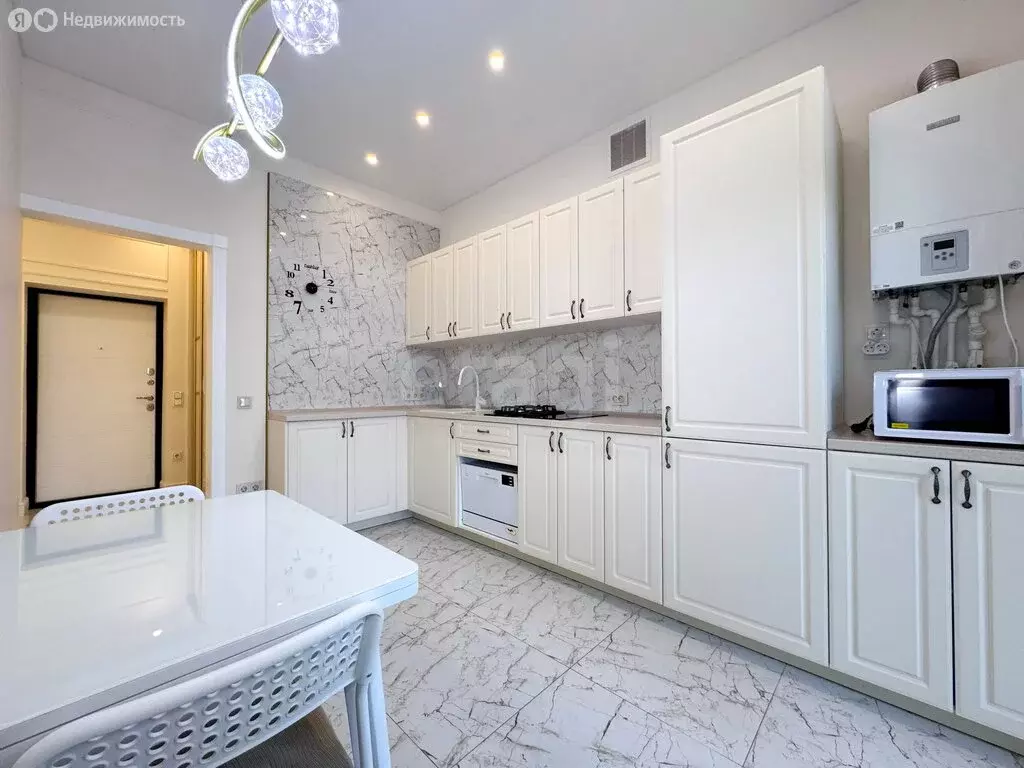 2-комнатная квартира: Калининград, улица Ватутина, 22 (80.1 м) - Фото 1