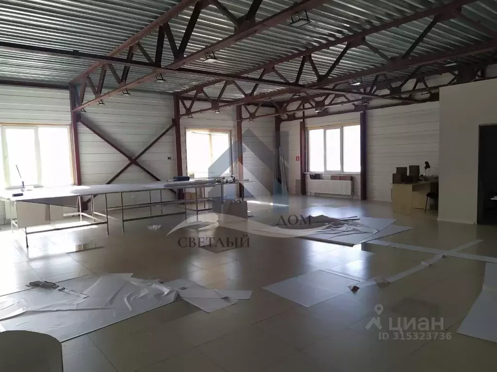 Помещение свободного назначения в Алтайский край, Барнаул просп. ... - Фото 1