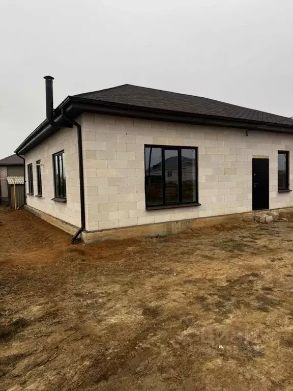 Дом в Астраханская область, пос. Володарский ул. Дорожная, 2 (156 м) - Фото 1