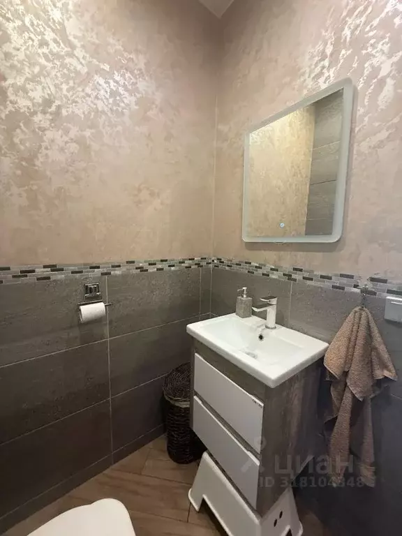 3-к кв. Омская область, Омск просп. Комарова, 15 (80.0 м) - Фото 1