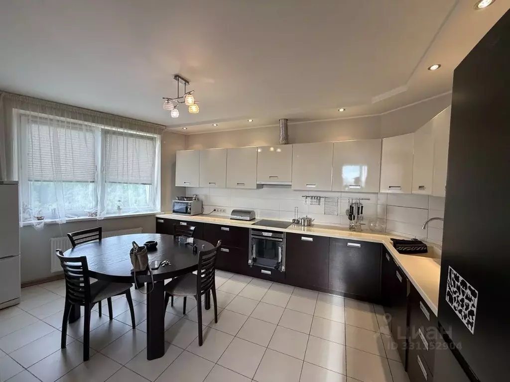 3-к кв. Калужская область, Обнинск ул. Курчатова, 41в (100.0 м) - Фото 2