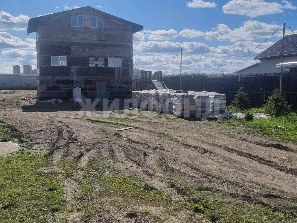 Дом в Новосибирская область, Новосибирск Серебристая ул. (150 м) - Фото 0