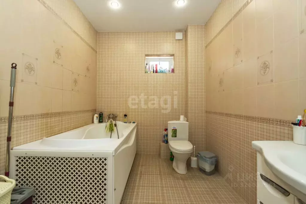 Дом в Ростовская область, Батайск Краснодарская ул. (180 м) - Фото 1